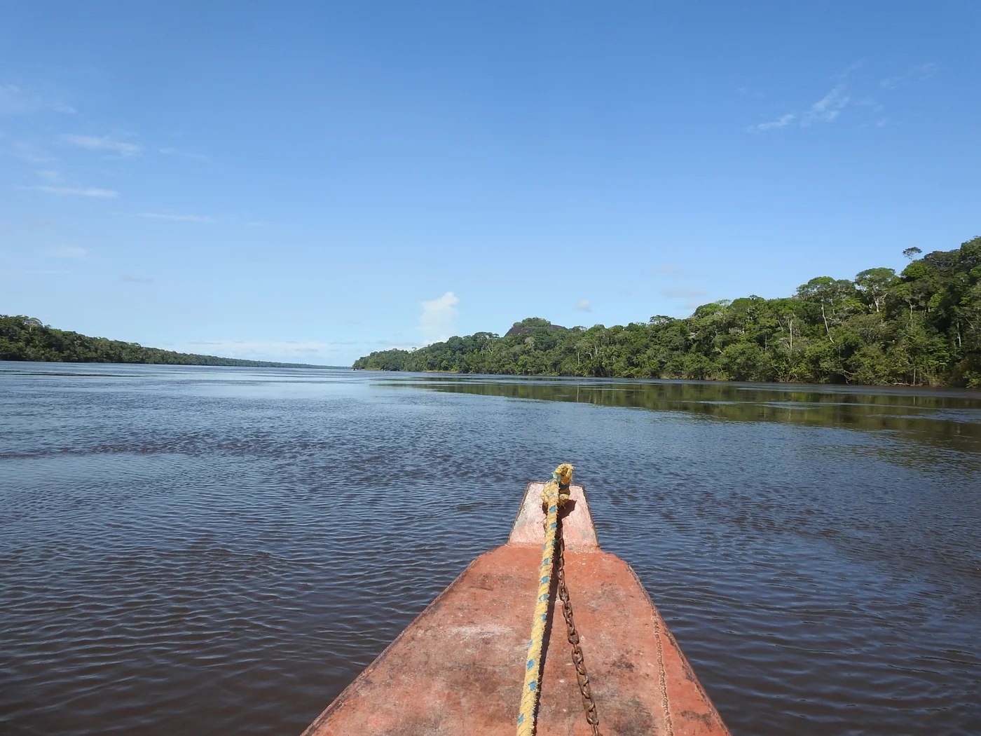 Navegando el río Inírida